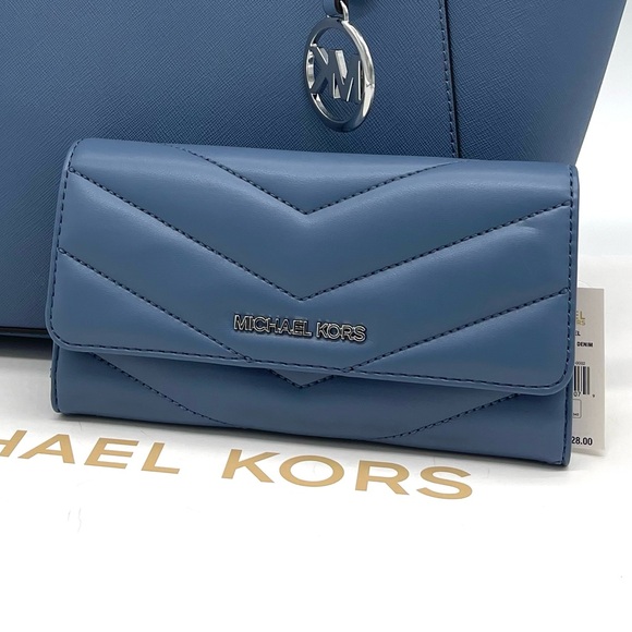 Michael Kors Large Trifold Wallet - Picture 2 of 5